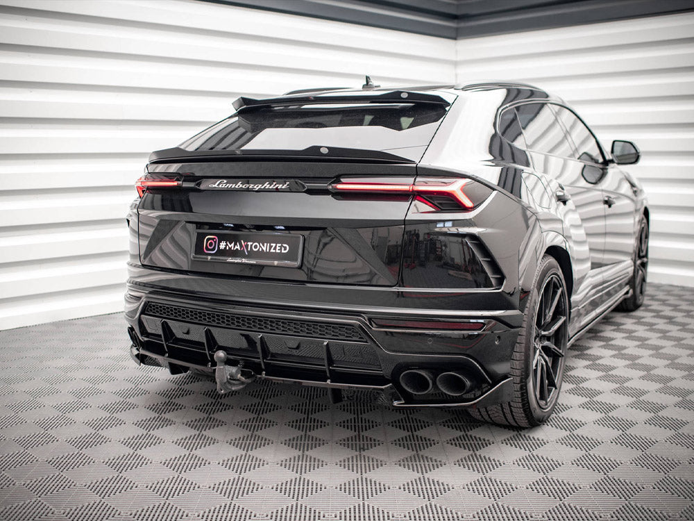 Central Rear Splitter (Vertical Bars) Lamborghini URUS Mk1