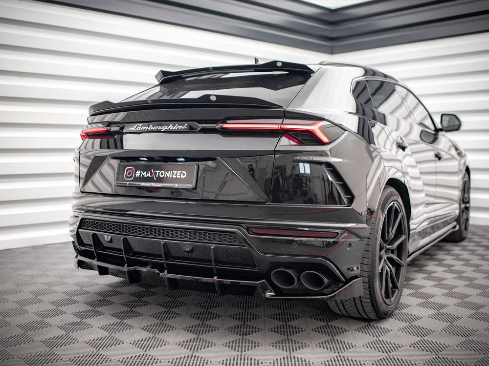 Central Rear Splitter (Vertical Bars) Lamborghini URUS Mk1