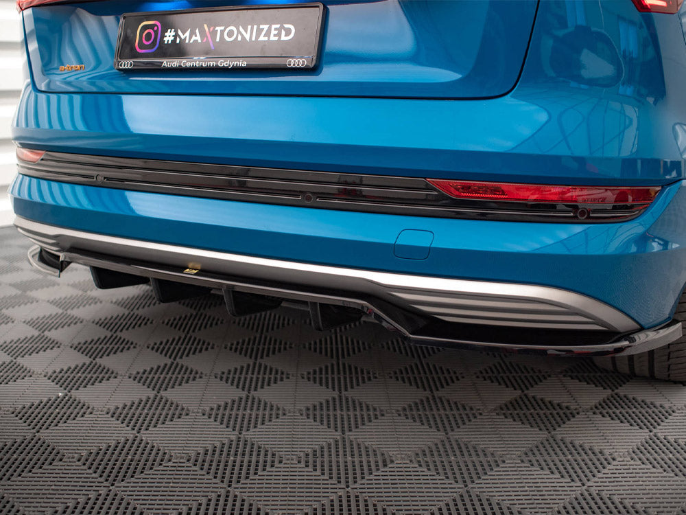 Central Rear Splitter (Vertical Bars) Audi e-Tron