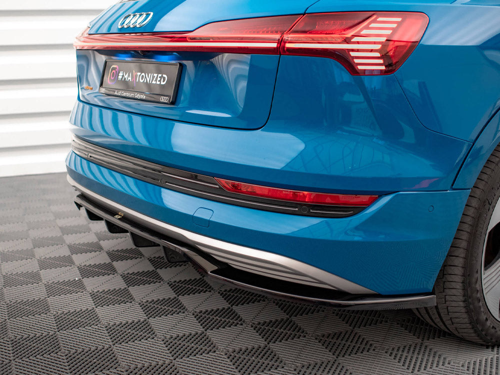 Central Rear Splitter (Vertical Bars) Audi e-Tron