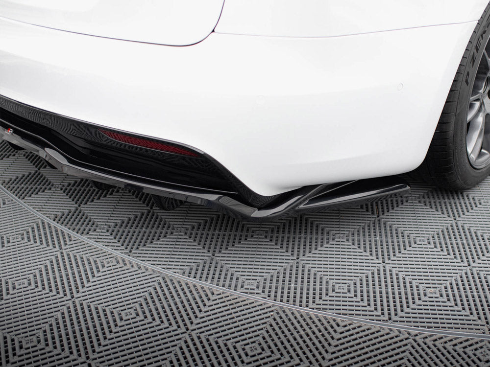 Central Rear Splitter (Vertical Bars) V.2 Tesla Model S Plaid Mk1 Facelift