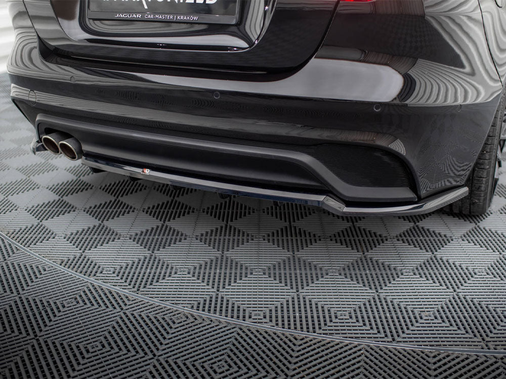 Central Rear Splitter (Vertical Bars) Jaguar XE X760 Facelift