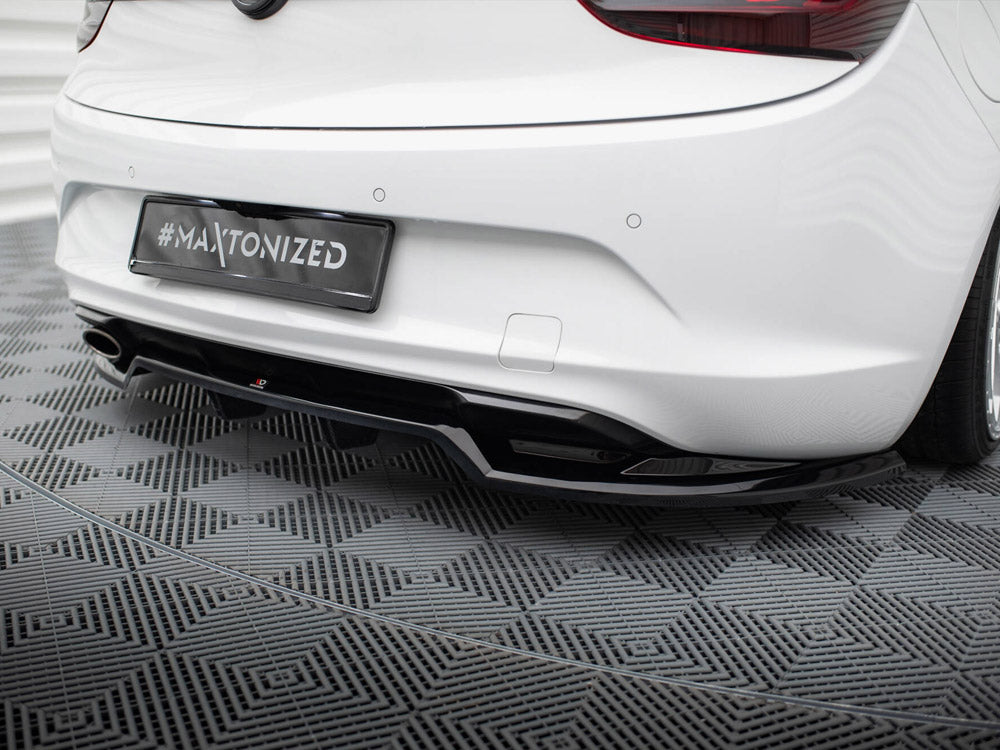 Central Rear Splitter (Vertical Bars) Opel Cascada